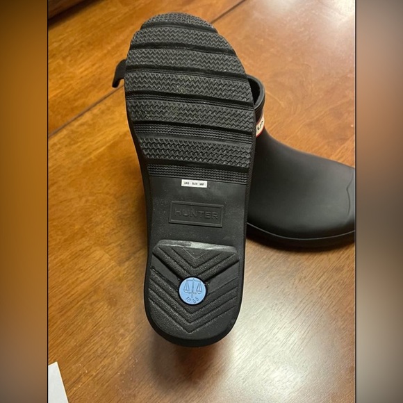 Black women’s Hunter rain boots! Worn a few times - Picture 6 of 6